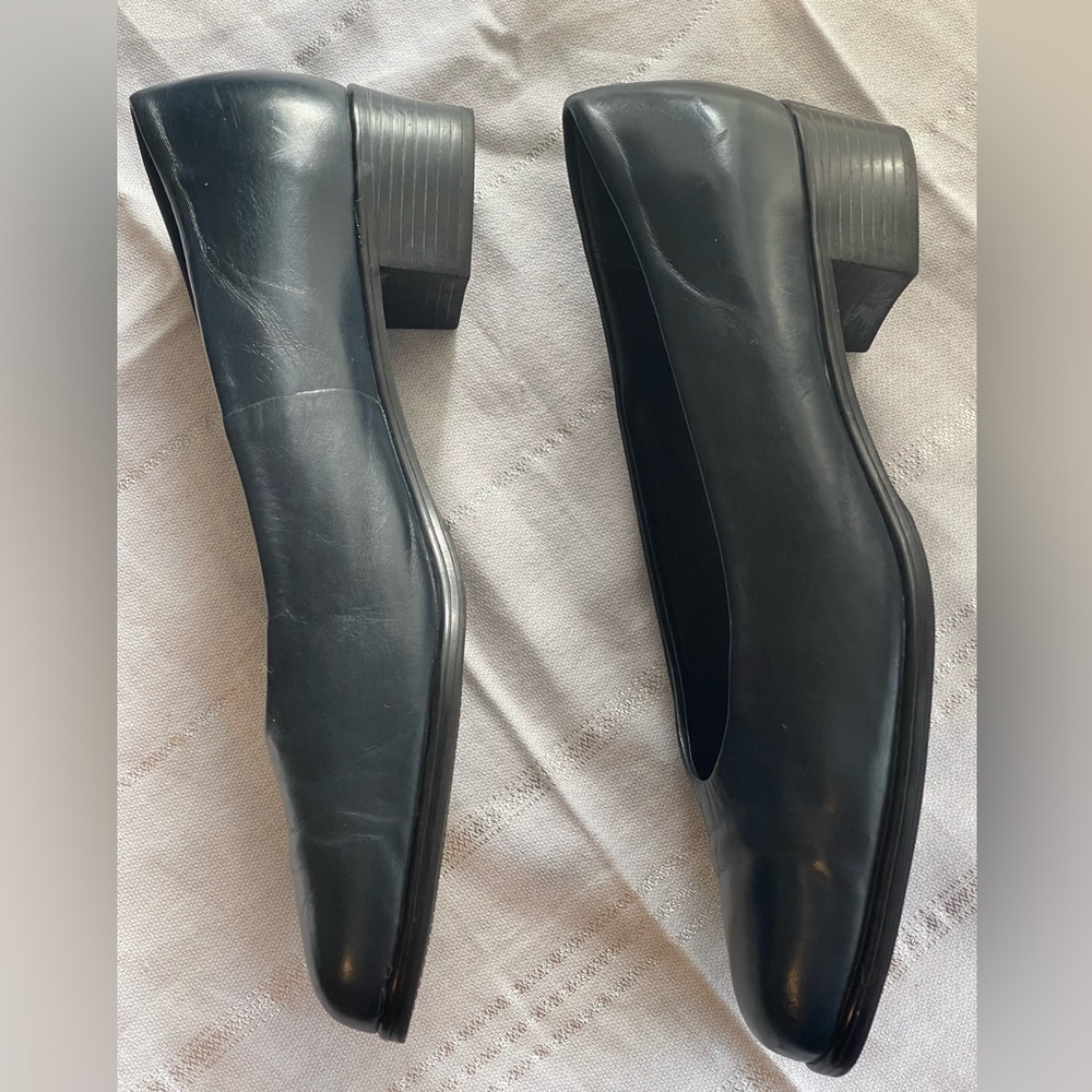 Munro Navy Blue Block Heeled Pumps 11 - Picture 9 of 13
